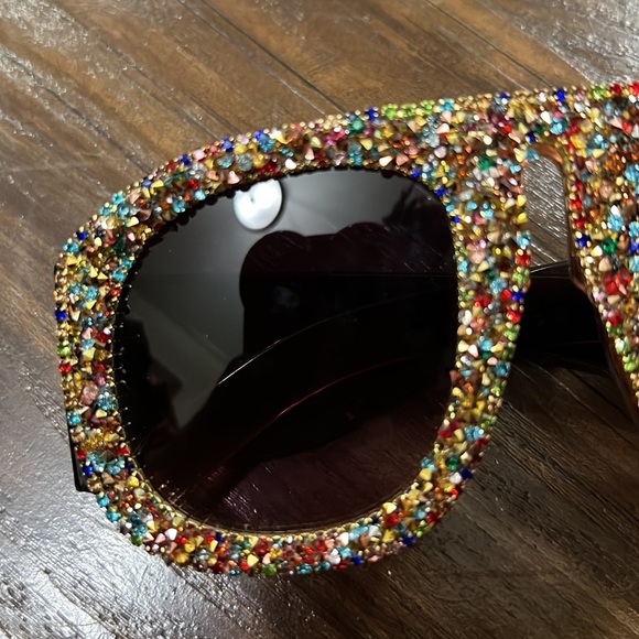 Oversized Multi-Color Rhinestone Fashion Sunglasses - Picture 3 of 12